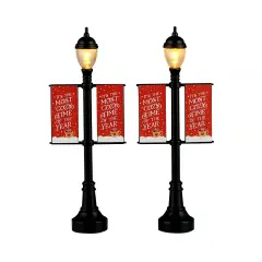 Lemax Lamp Post Banners 64646 – Lampioni Luminosi con Stendardi Caddington